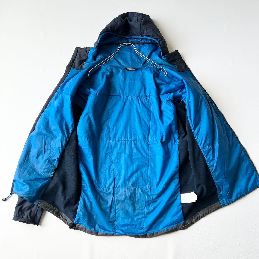 3253【美品】アークテリクス　Atom LT Hoody 中綿ジャケット　紺
