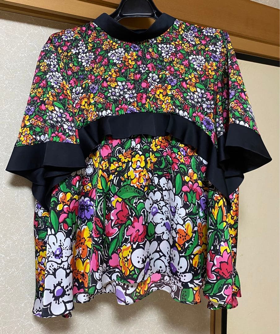 【ぴーちゃんさん専用』sacaiサカイ　フローラル花柄　フリルトップス