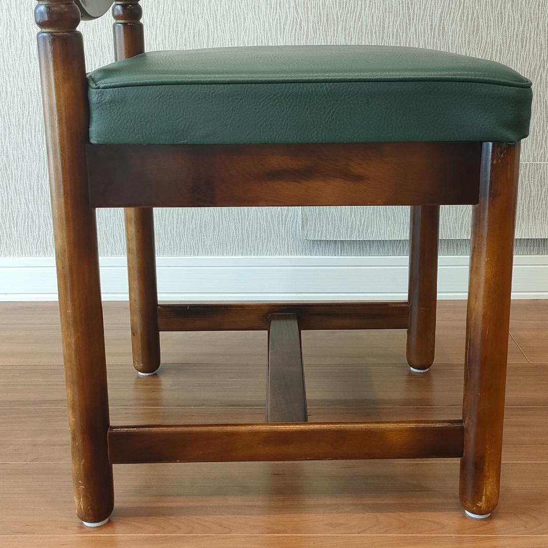 ＜希少＞　オールドカリモク　レザーチェア　鋲打ち