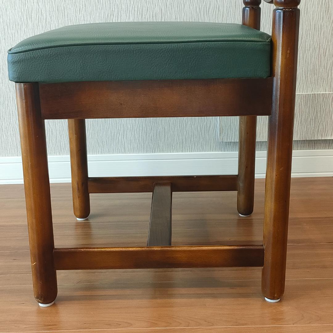 ＜希少＞　オールドカリモク　レザーチェア　鋲打ち