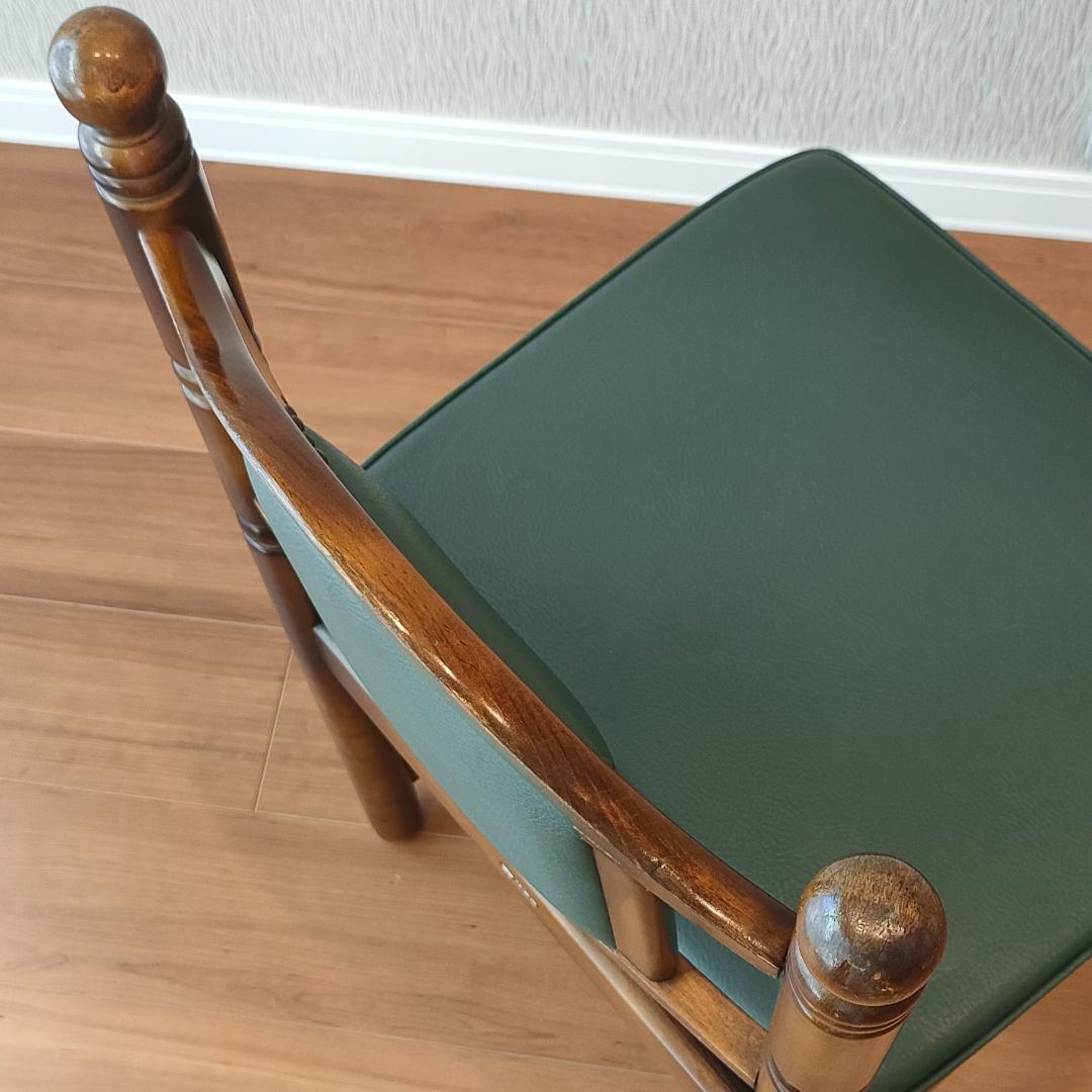 ＜希少＞　オールドカリモク　レザーチェア　鋲打ち