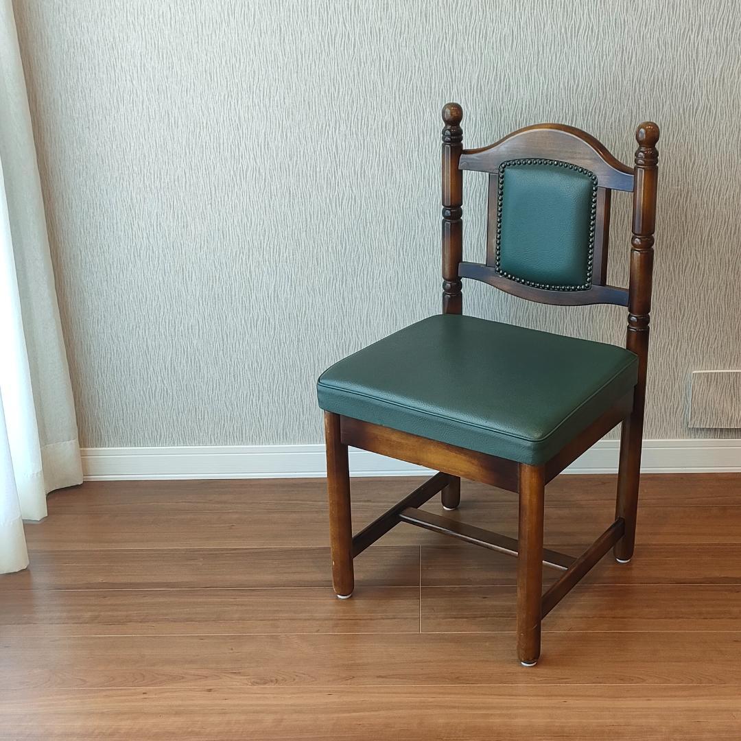 ＜希少＞　オールドカリモク　レザーチェア　鋲打ち