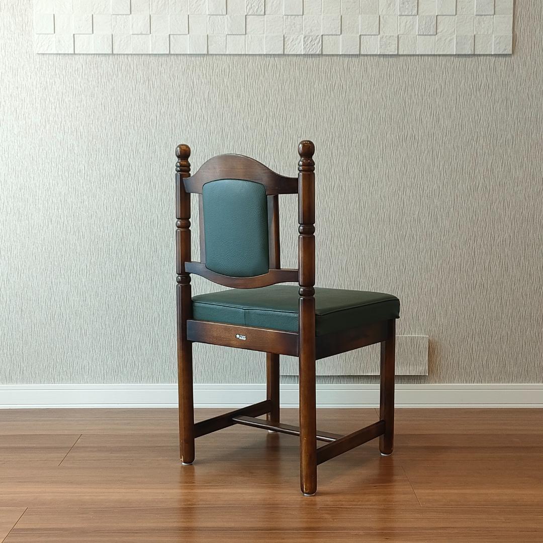 ＜希少＞　オールドカリモク　レザーチェア　鋲打ち