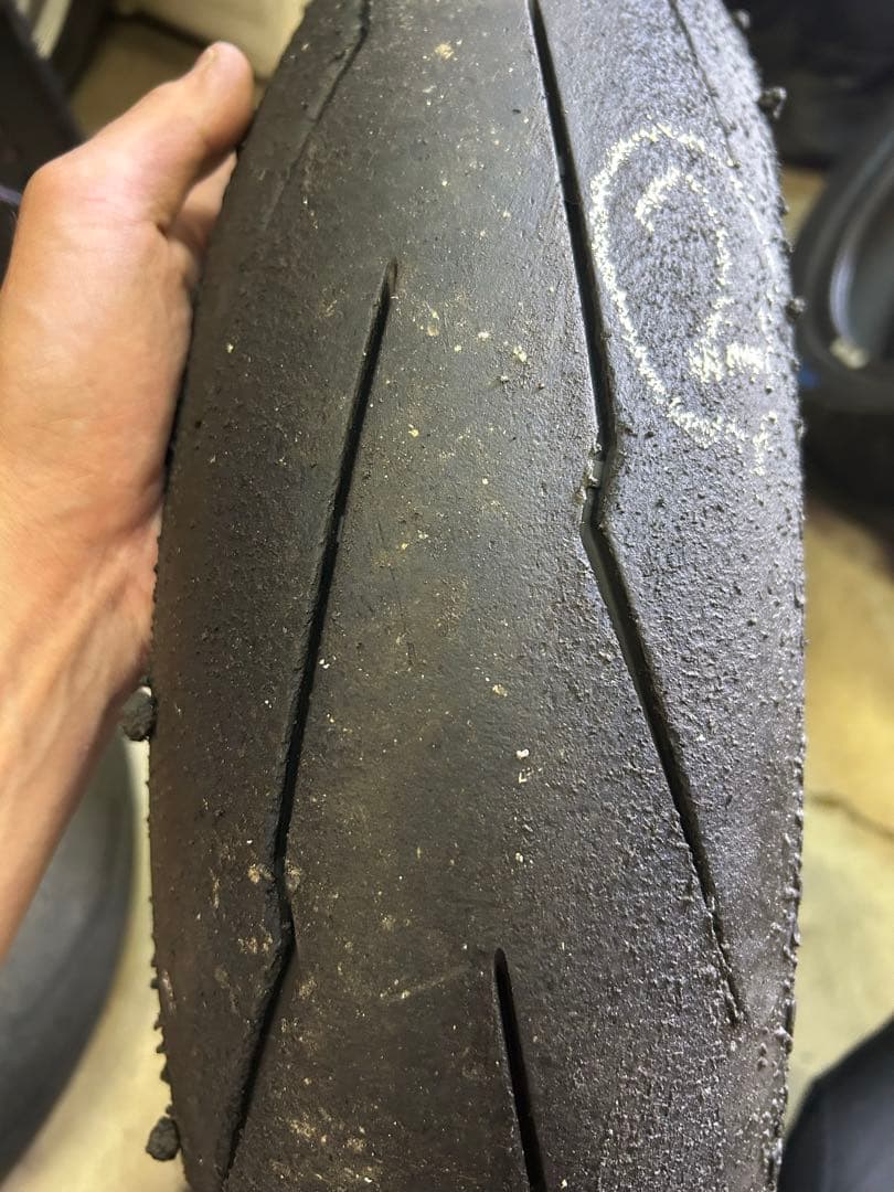 4*1様 ピレリ　スーパーコルサV3 SC1 ②