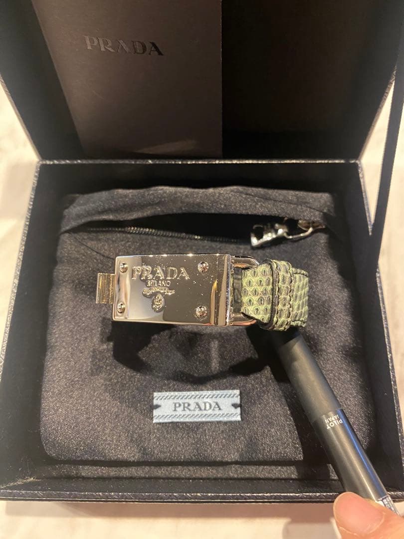 PRADA レザーバングル　ブレスレット