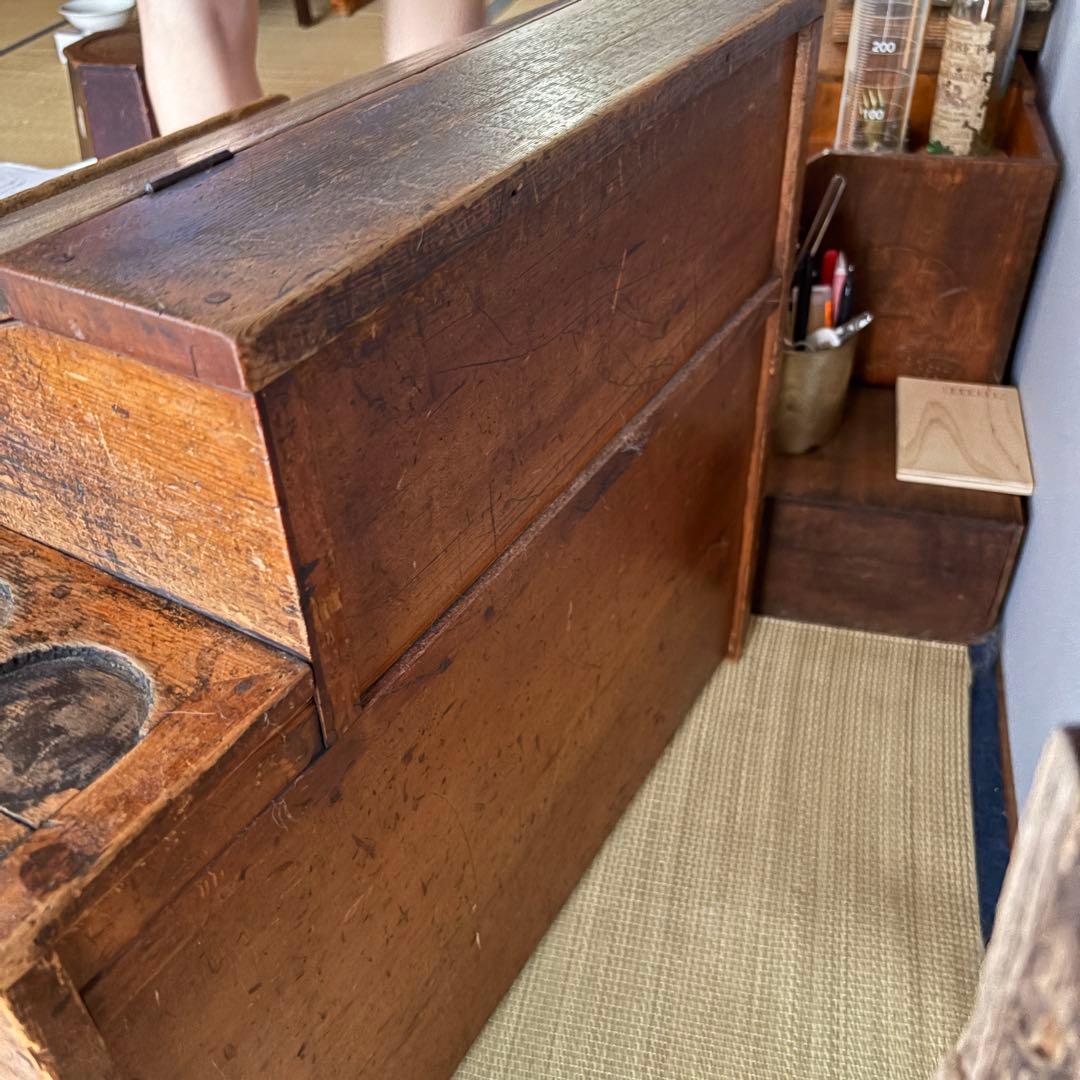 昭和時代の日本和室で使われていた木製の机 時代物　古道具