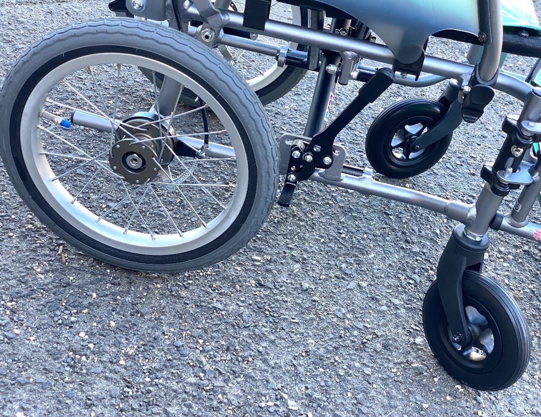 美品！ MIKI ミキ 超軽量 介助型車いす CRT-4 ウイングスイングアウト