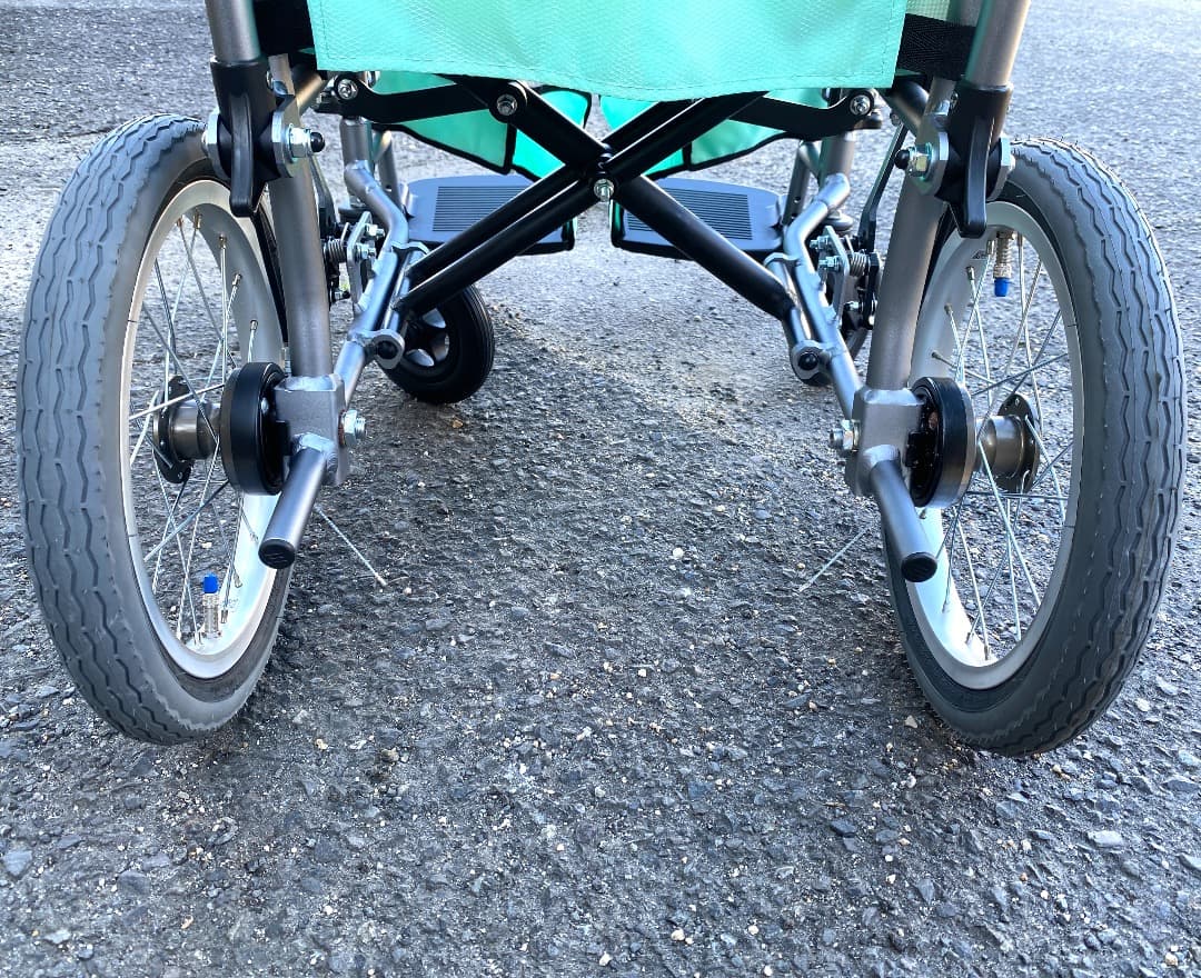 美品！ MIKI ミキ 超軽量 介助型車いす CRT-4 ウイングスイングアウト