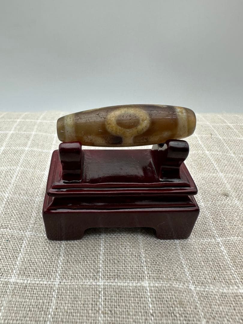 ☆天然石☆ 蔵伝 チベット 人形天珠（風化硫黄天珠）極上品 珠を供養する 中号