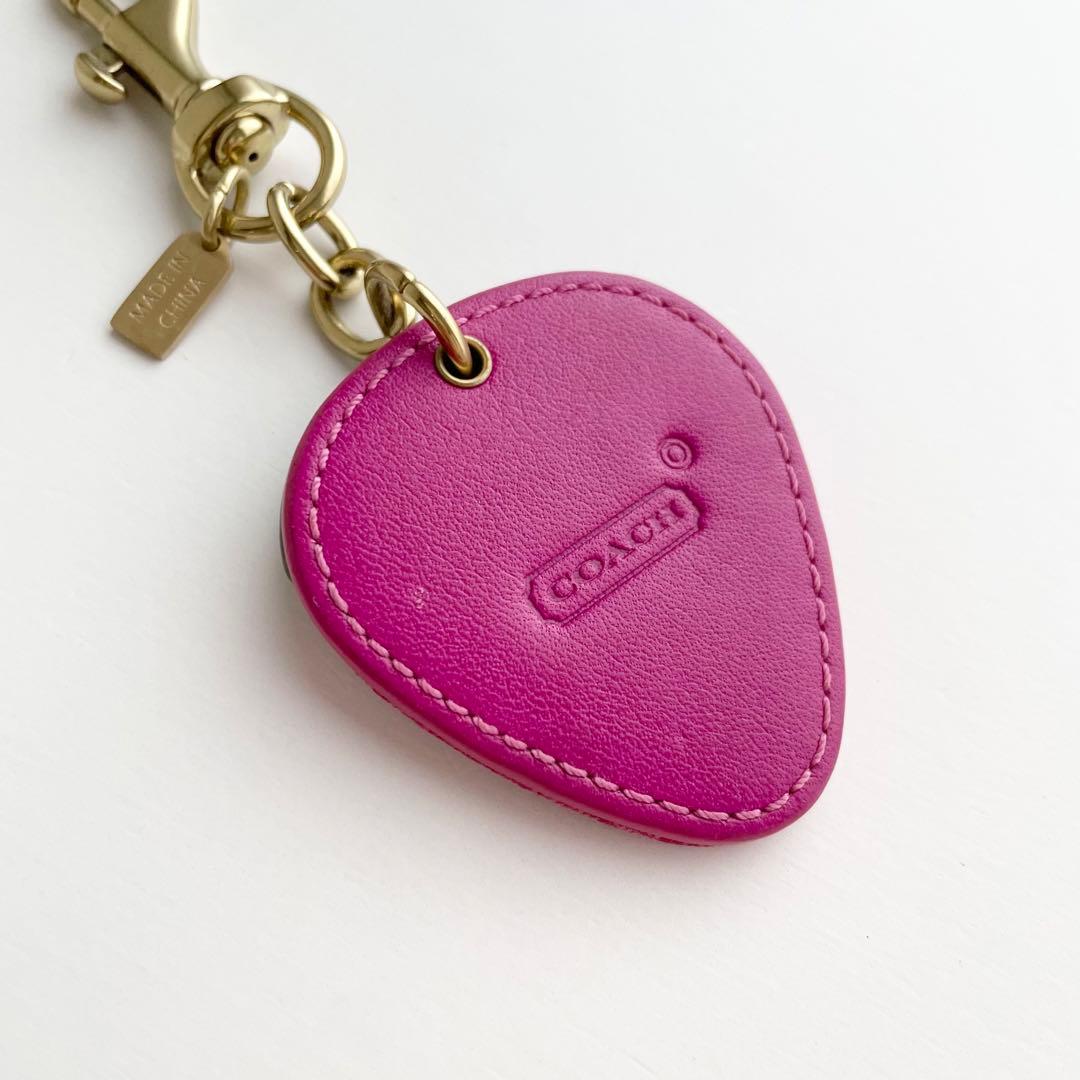 コーチ COACH ストロベリーチャーム キーホルダー シグネチャー ほぼ新品