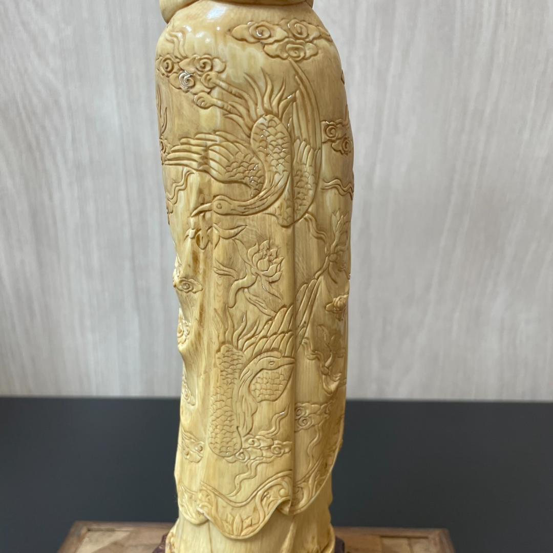 中国古美術 仏教美術 観音菩薩像 天然素材 白素材 ガラスケース付き