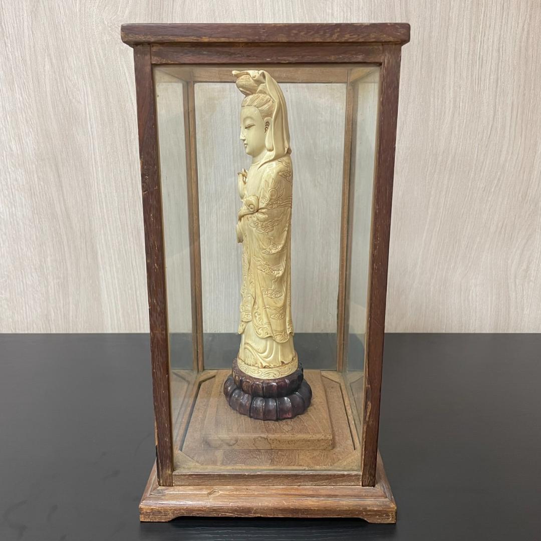中国古美術 仏教美術 観音菩薩像 天然素材 白素材 ガラスケース付き