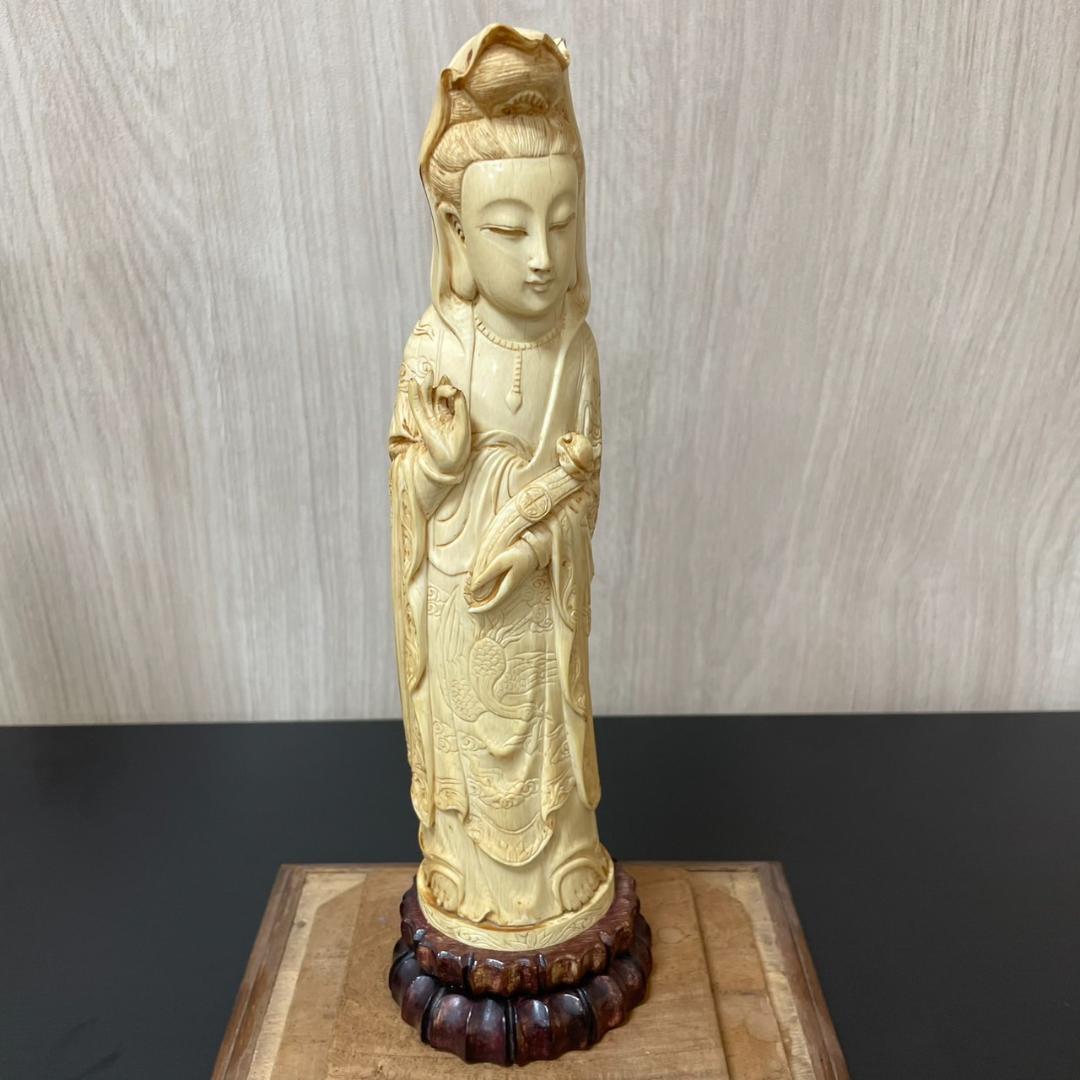 中国古美術 仏教美術 観音菩薩像 天然素材 白素材 ガラスケース付き