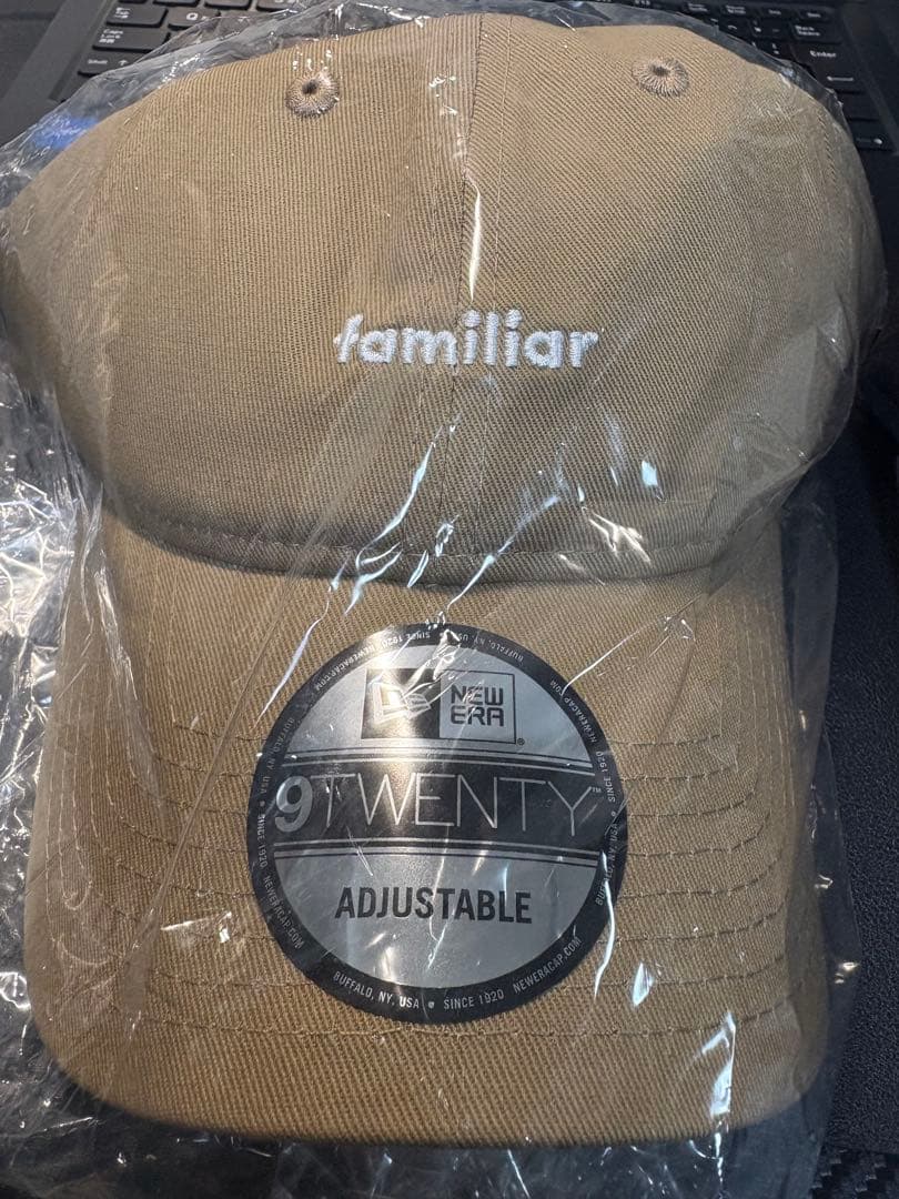 familiar 9TWENTY ベージュキャップ NEWERA