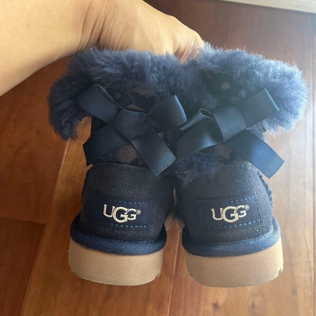 Liyoco 様　UGG ネイビー 花柄 ブーツ 16cm