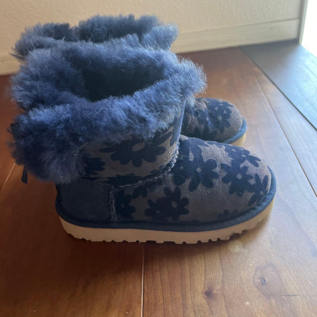 Liyoco 様　UGG ネイビー 花柄 ブーツ 16cm