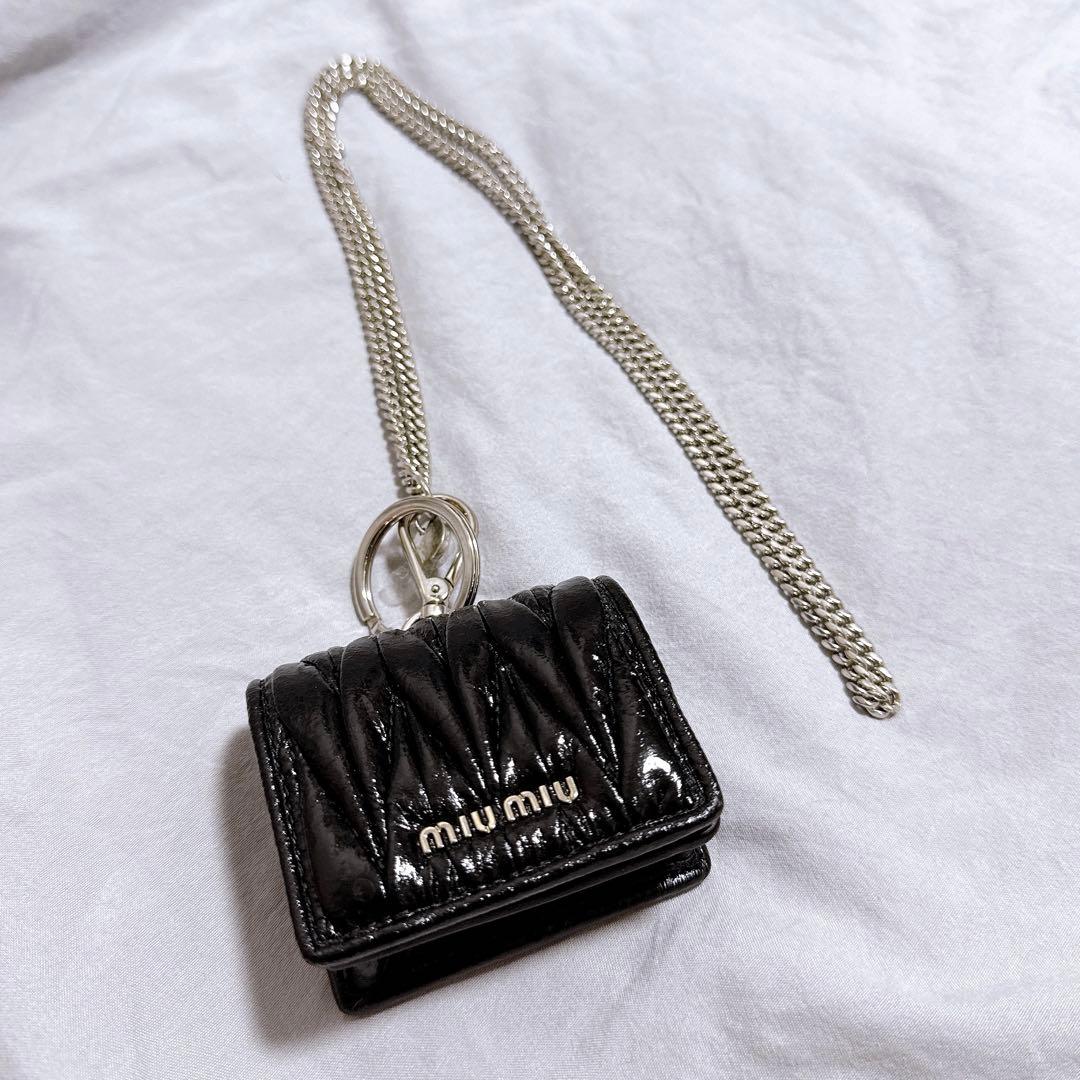 miumiu マトラッセ　AirPodsケース
