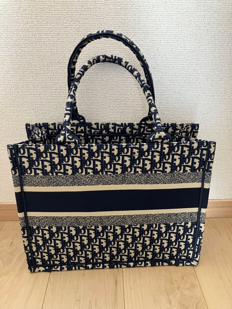 ブックトート ミディアム トートバッグ