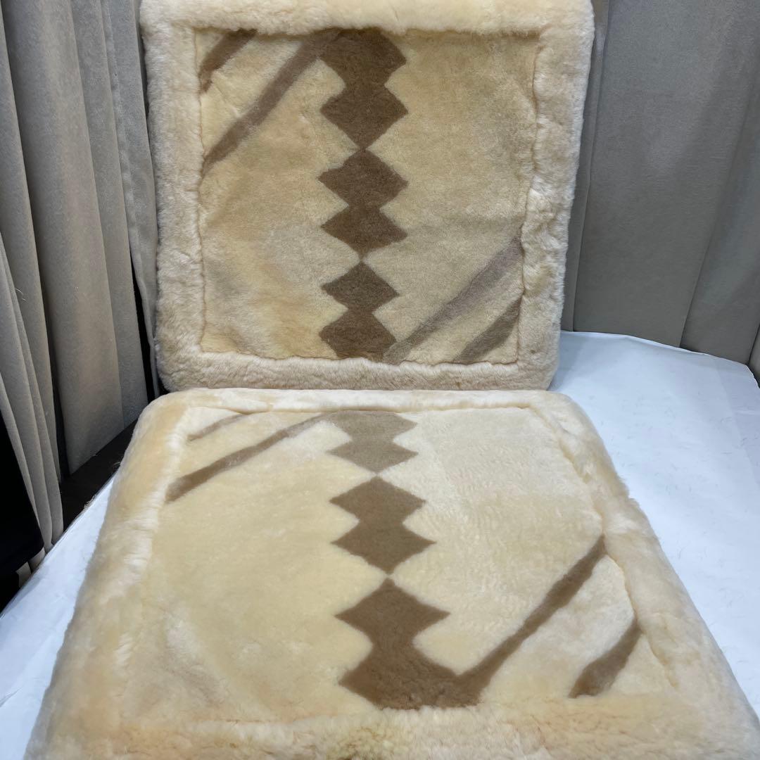 エクセルヒューマン　ムートン座布団２枚組