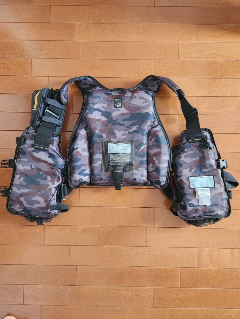 ダイワ ライフジャケット ブラック/カモフラージュ　DF-6206