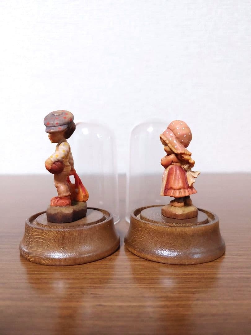 ANRI 木彫り人形 サラ・ケイ ミニチュア 2体セット 台座&ドーム付き
