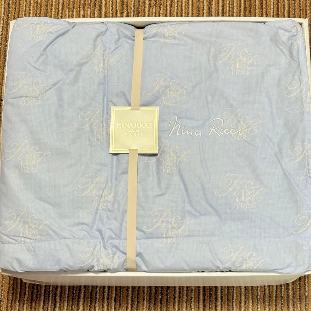 NINA RICCI ニナリッチ　羽毛肌掛け布団　ダウンケット　文字ロゴ総柄