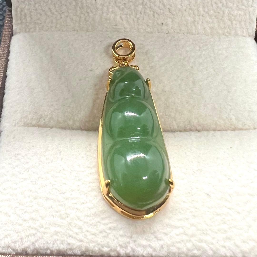 18k使用和田玉翡翠グリーン枝豆型のペンダントトップ　海外鑑定書付きAB1093