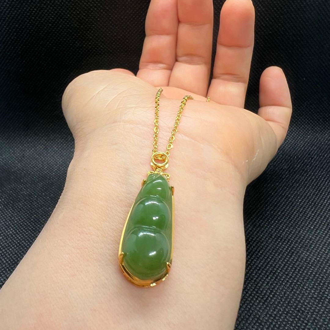 18k使用和田玉翡翠グリーン枝豆型のペンダントトップ　海外鑑定書付きAB1093