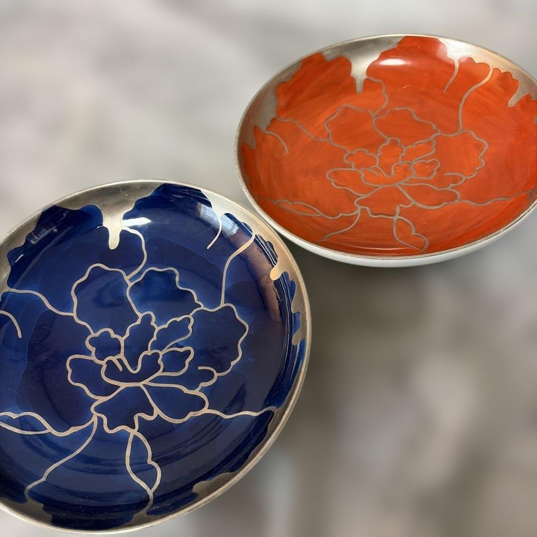 【有田焼】赤と瑠璃色の銘々皿　銀彩　大輪花　２枚