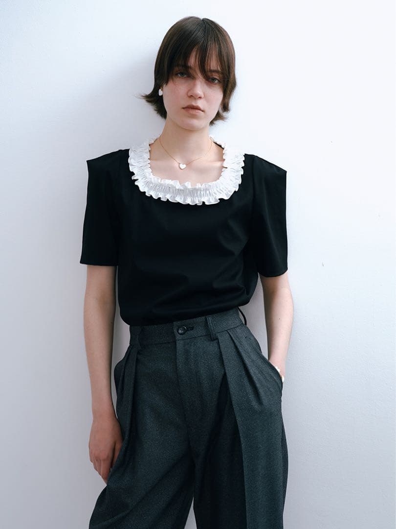 トレフルプラスワン　フリルスクエアトップス