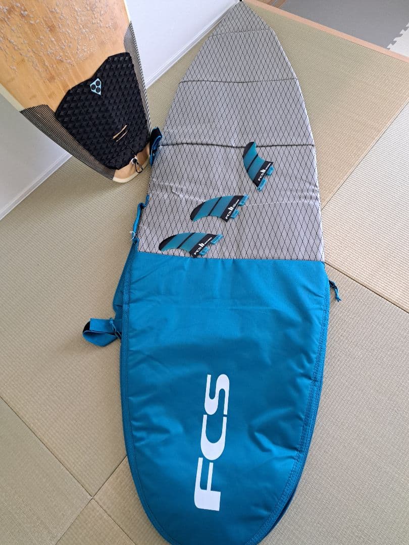 サーフボード　JUSTICE Carroll　トライフィン　ハードケース 付き