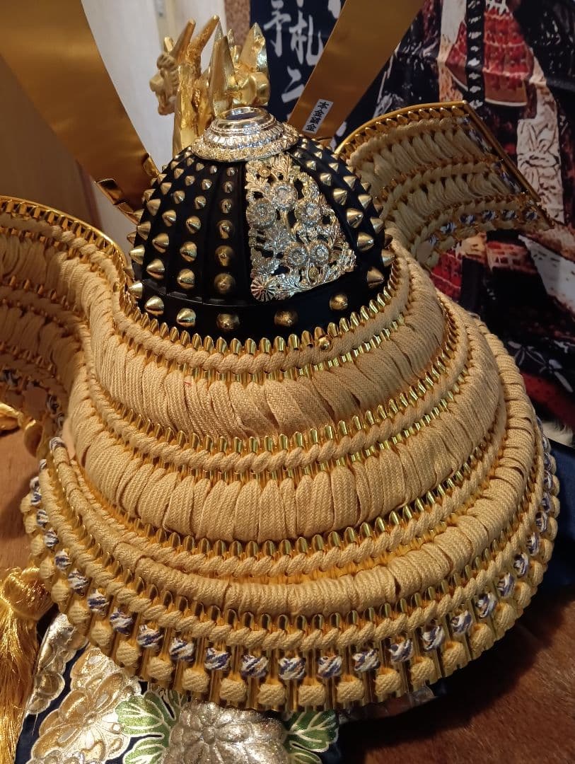 大型サイズ端午の節句伝統的な日本の武士の高級兜飾り装大桐櫃２５号サイズ置物