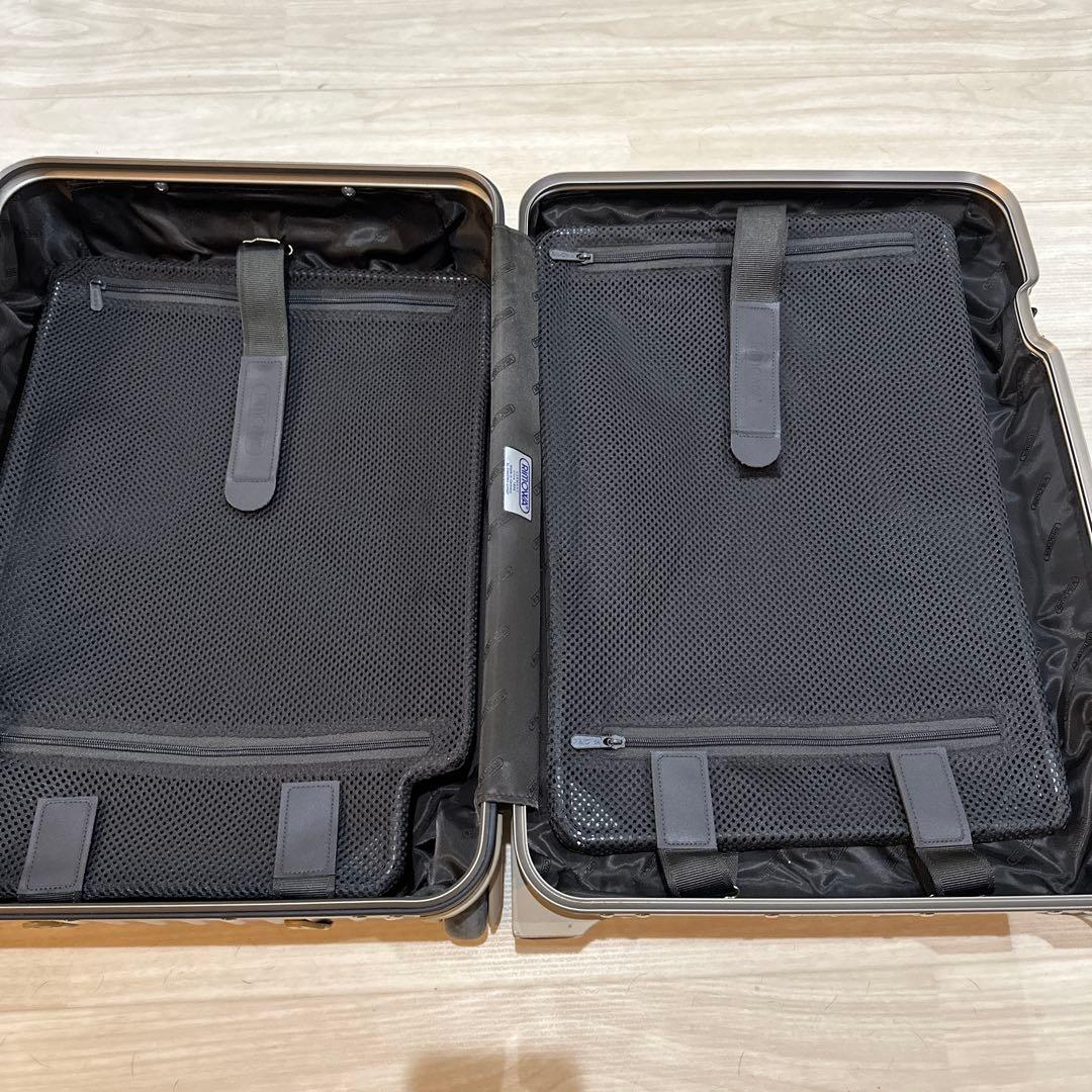 RIMOWA トパーズ チタニウム 32L(機内用)
