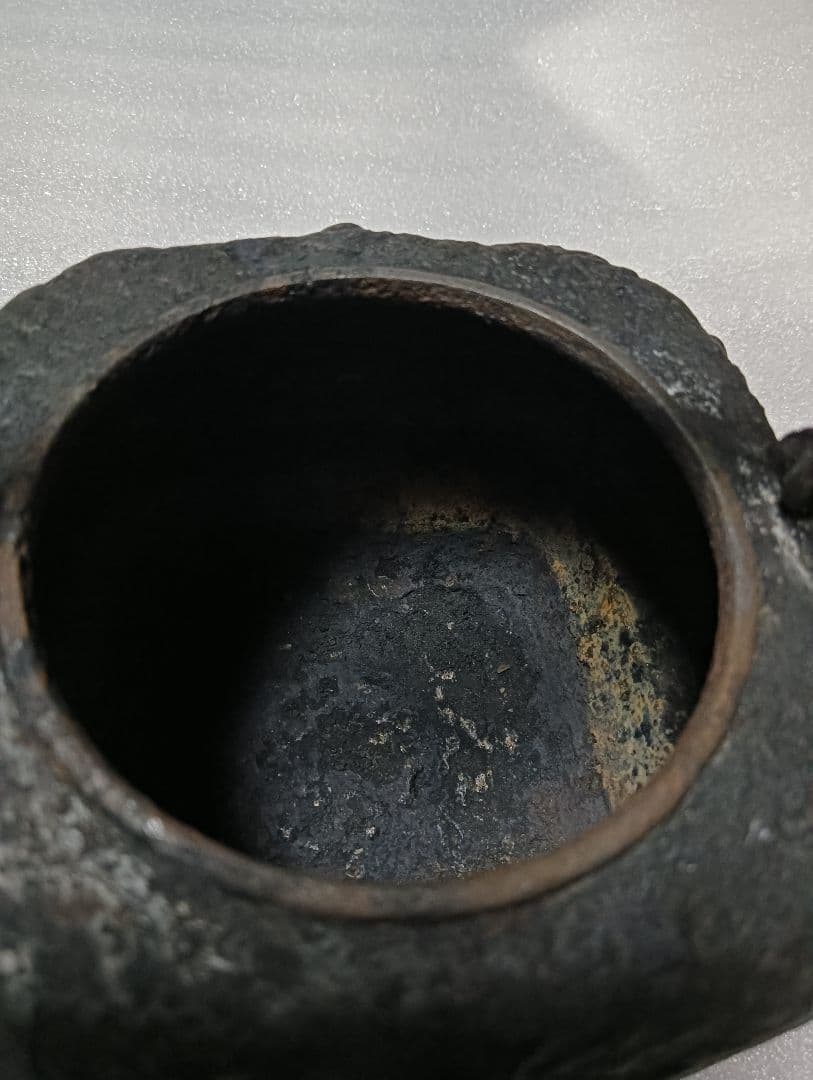 鉄瓶　四方桐の紋