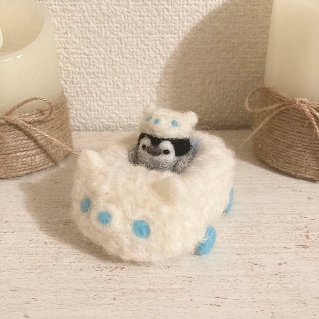 【7/20までお値下げ中】もこもこ白くま号に乗ったペンギンさん