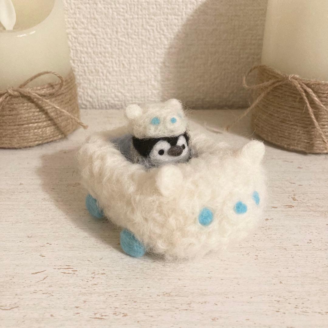 【7/20までお値下げ中】もこもこ白くま号に乗ったペンギンさん