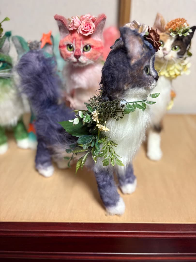 紫イメージ　猫アートドール【ハンドメイド　 羊毛フェルト ぬいぐるみ