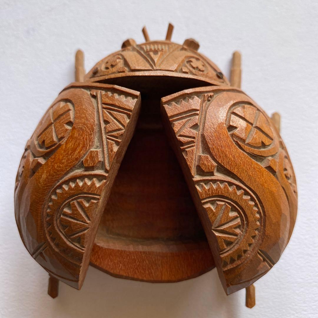 アイヌ紋様　木彫り　てんとう虫の宝石箱　伝統工芸　アンティーク　民芸品　レトロ