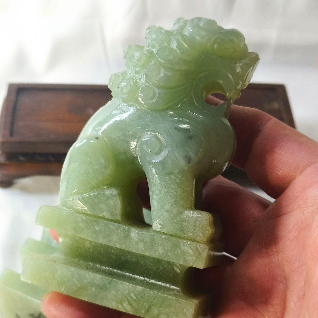 中国骨董 玉獅子一対 手彫唐木台付 清朝古美術 コレクター放出 天然石 風水開運
