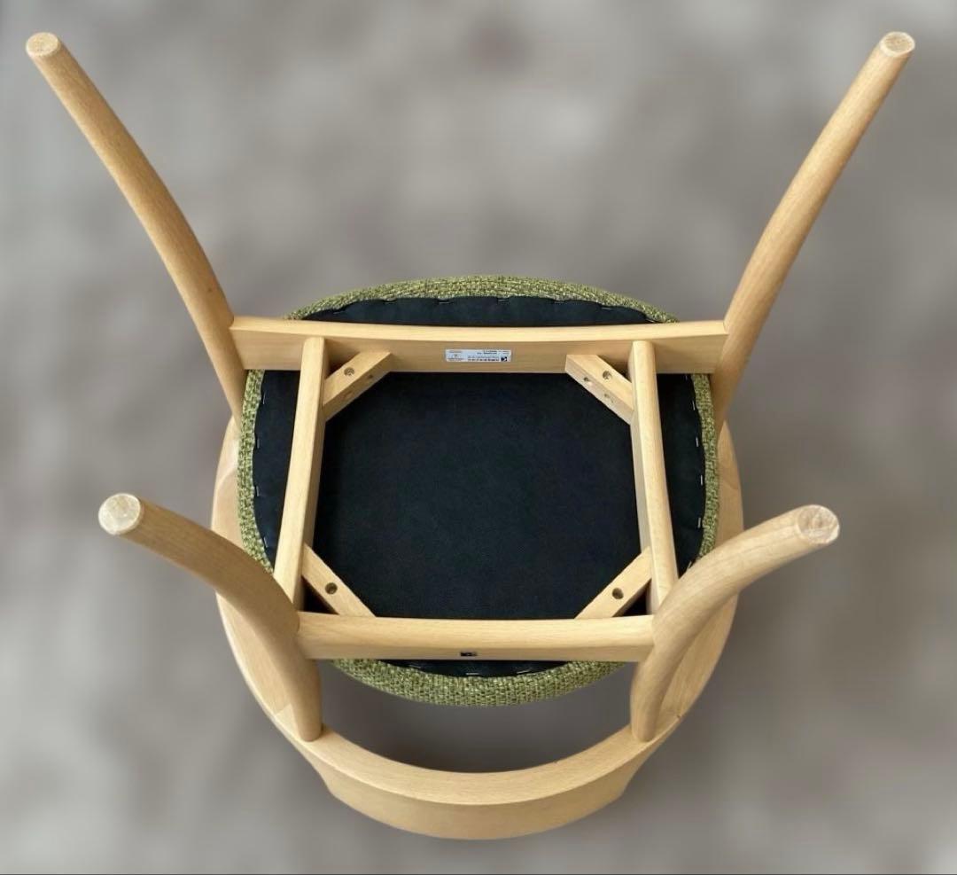 飛騨産業 クレセント(CRESCENT) 木製アームチェア 緑色の布張り