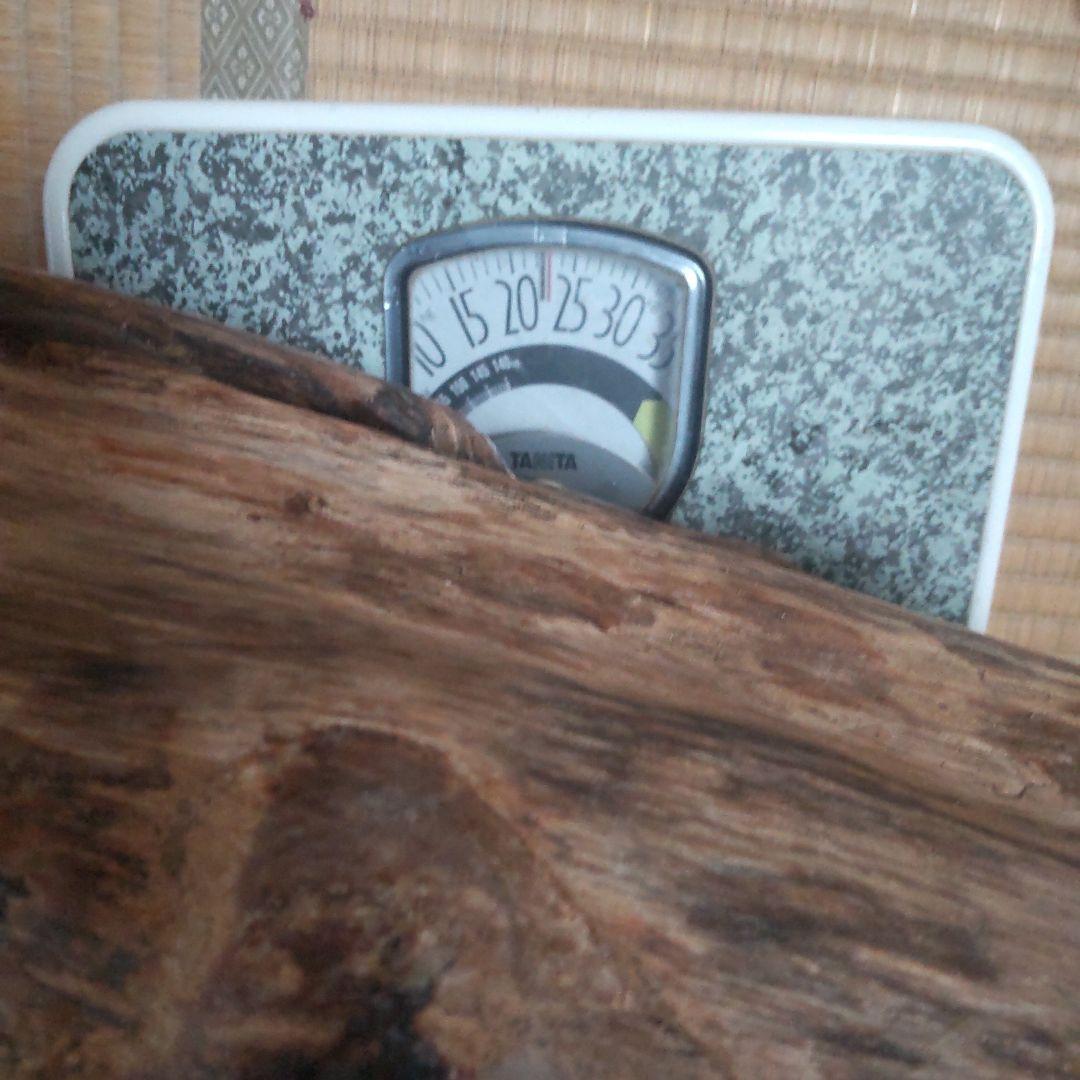 自然木の置物 高さ約30cm２３kg 見た目も美しい天然木石の珪化木です。