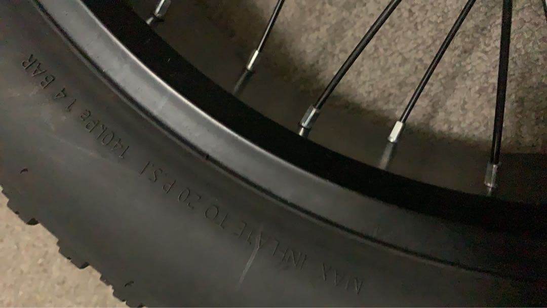 ⭐２０インチ 電動ファットバイク タイヤ ホイル 泥除け前後セット‼️