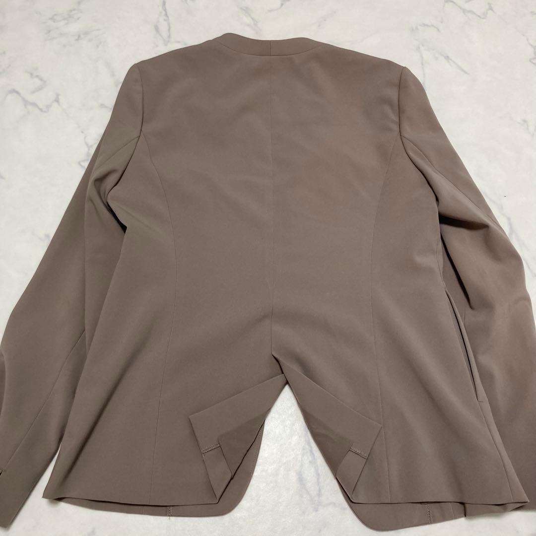 美品　インディヴィINDIVI ノーカラーパンツスーツ　ベージュ　ブラウン　38