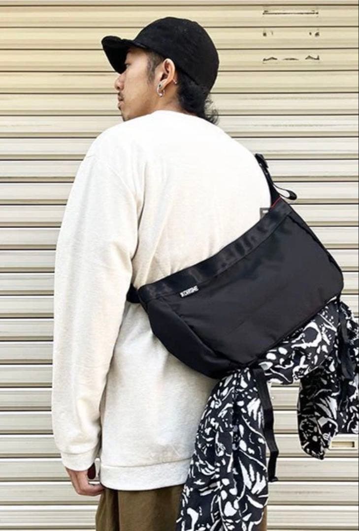 アレキサンダーリーチャン×クローム 大きめショルダーバック ブラック 黒 26L