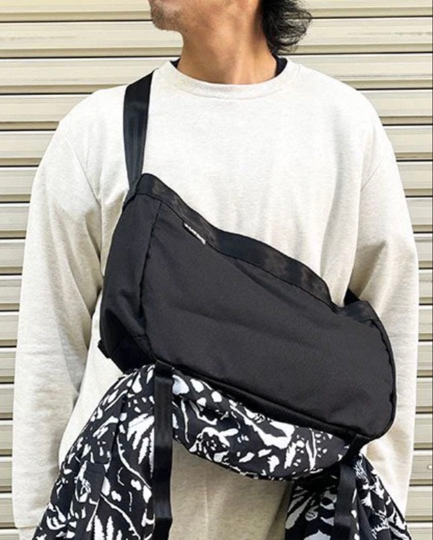 アレキサンダーリーチャン×クローム 大きめショルダーバック ブラック 黒 26L