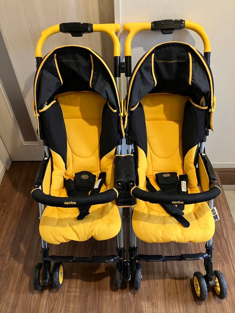 双子用ベビーカー　アップリカ　横並び