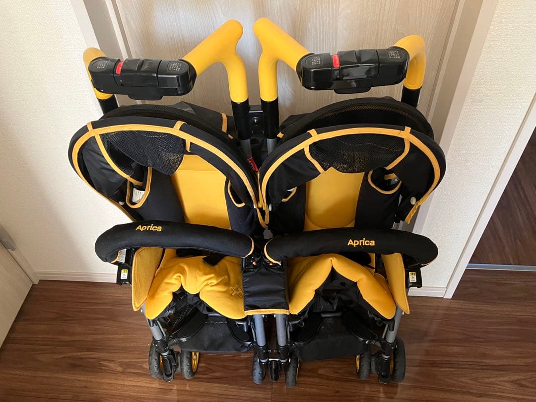 双子用ベビーカー　アップリカ　横並び