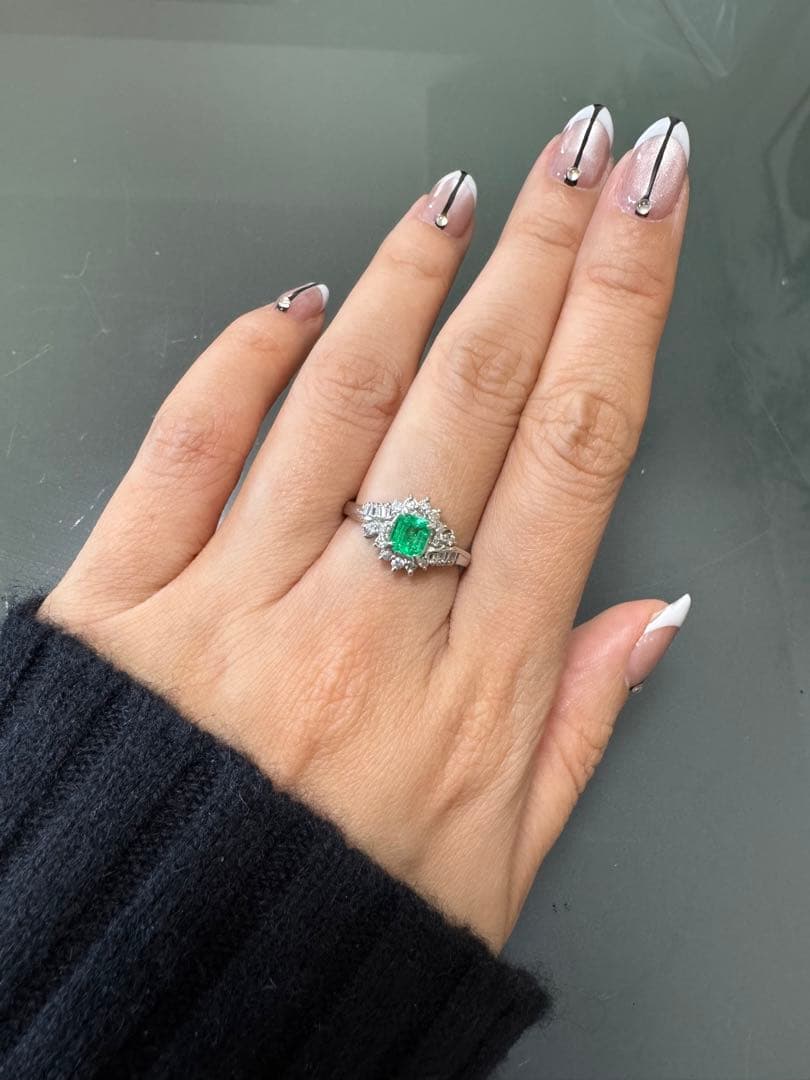 Pt900 プラチナ　エメラルド ダイヤモンド　リング
