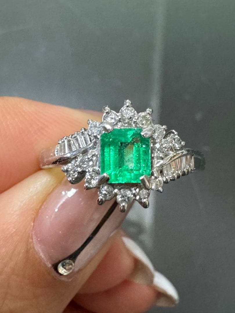 Pt900 プラチナ　エメラルド ダイヤモンド　リング