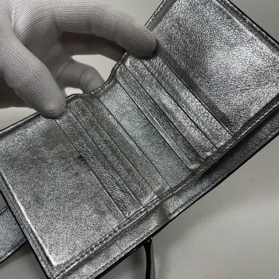 フェンディ　折り財布　FFロゴ　エンボス　ズッカ総柄　ラウンドファスナー　レザー